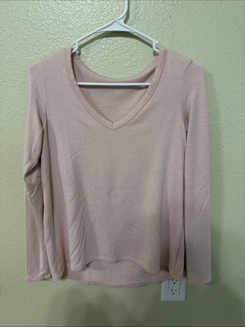American Eagle Outfitters Lightweight V-Neck Long Sleeve Top - Pale Pink